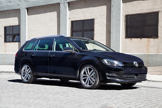 More information about "Volkswagen Golf SportWagen Concept Makes Us Dream"