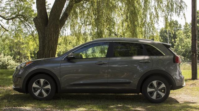 More information about "Review: 2017 Kia Niro EX"