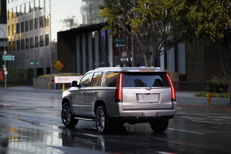 More information about "Cadillac Lays More Money On the Escalade's Hood"