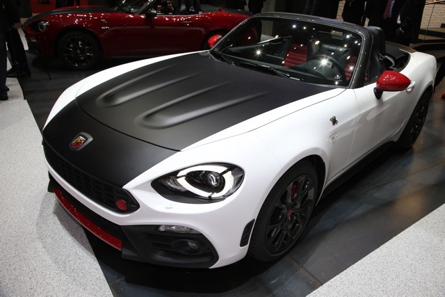 More information about "Geneva Motor Show: Abarth 124 Spider"